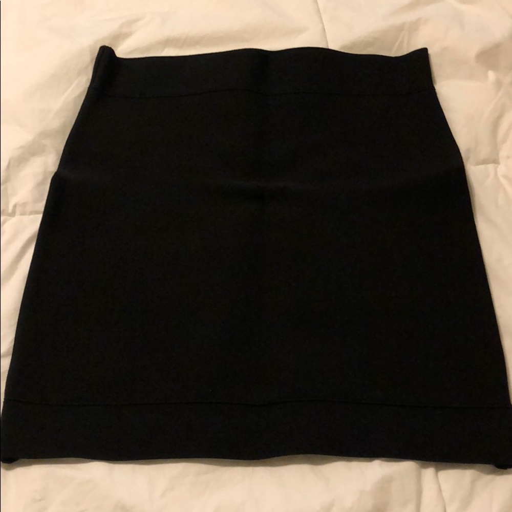 BCBG MAXAZRIA black fitted skit large New with tag